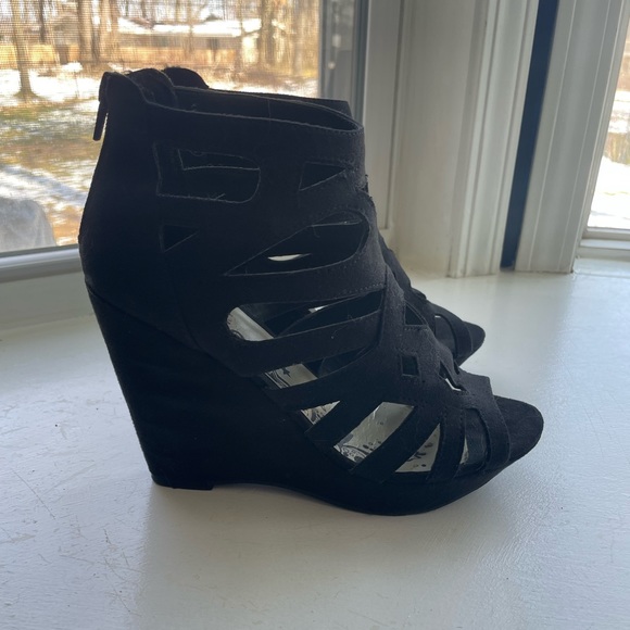 Black cage wedges by Brash size 7 - Picture 3 of 6